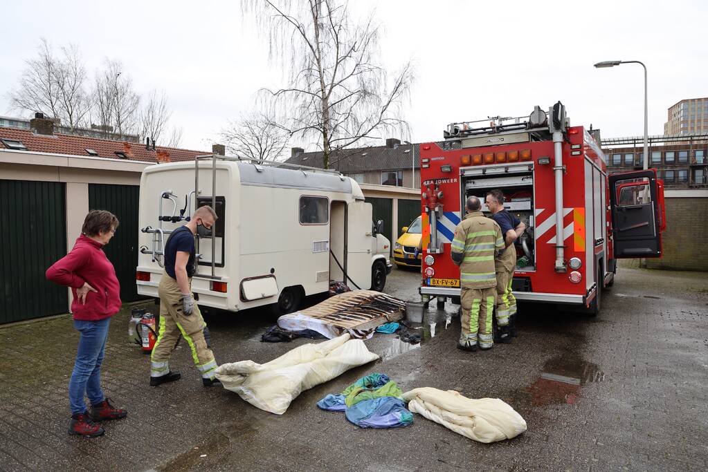 Veel schade na brand in camper
