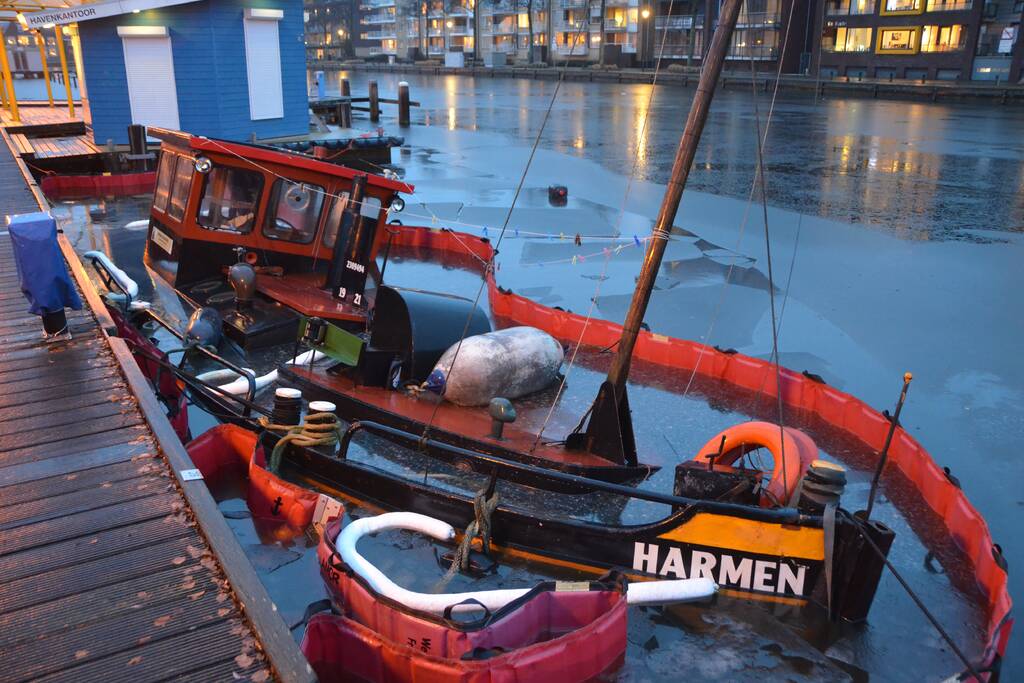 Honderd jaar oude sleepboot Harmen gezonken