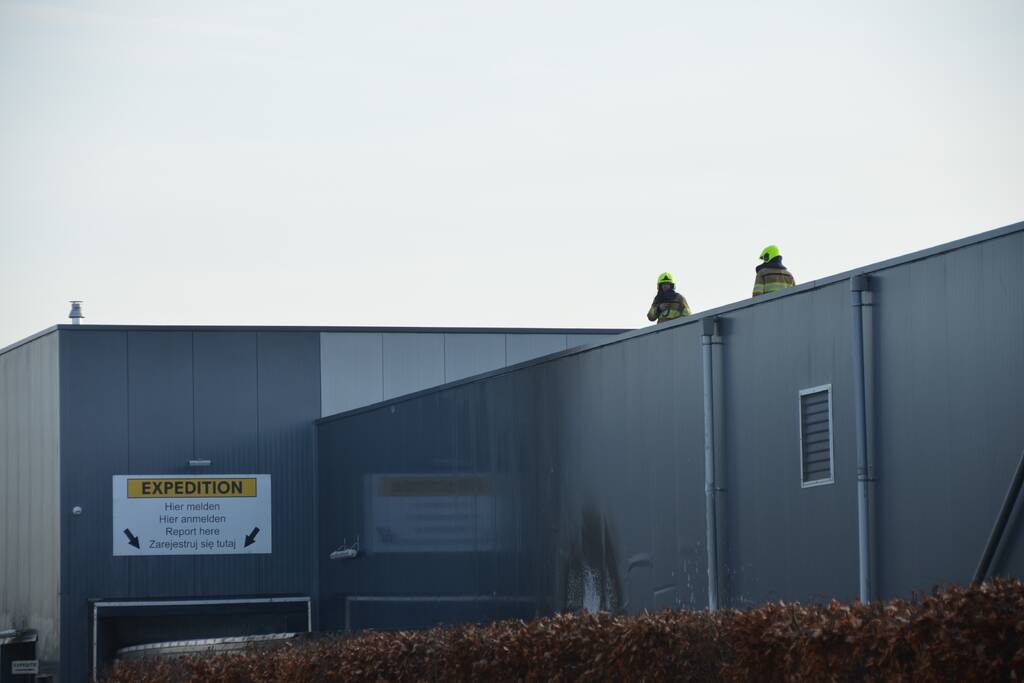 Vrachtwagen voor laaddock uitgebrand