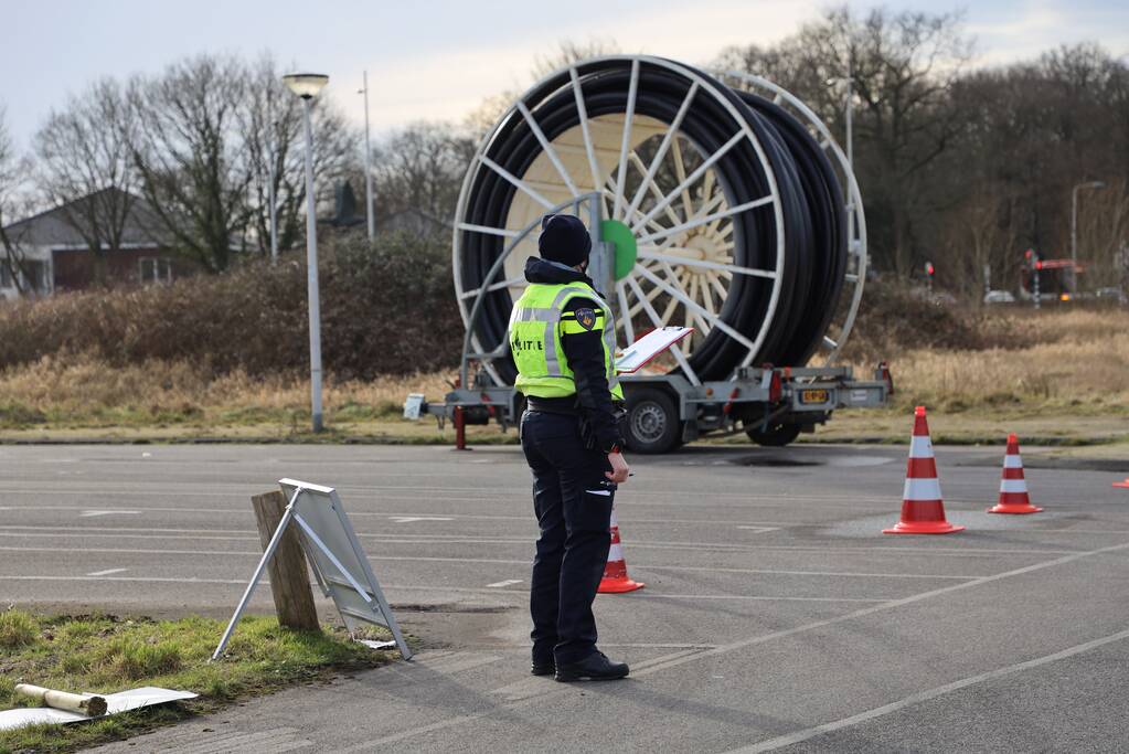 Grote politiecontrole parkeerterrein Superfun