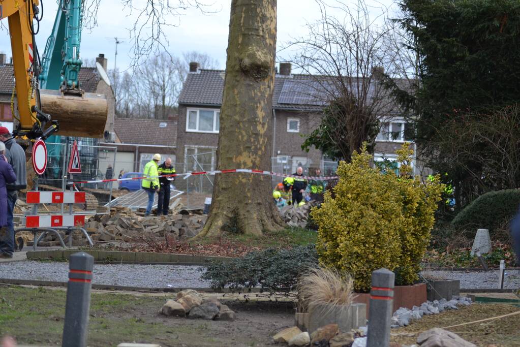 Man bedolven onder grond bij graafwerkzaamheden