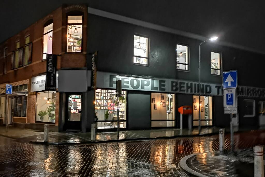 Kappers laten licht aan uit protest