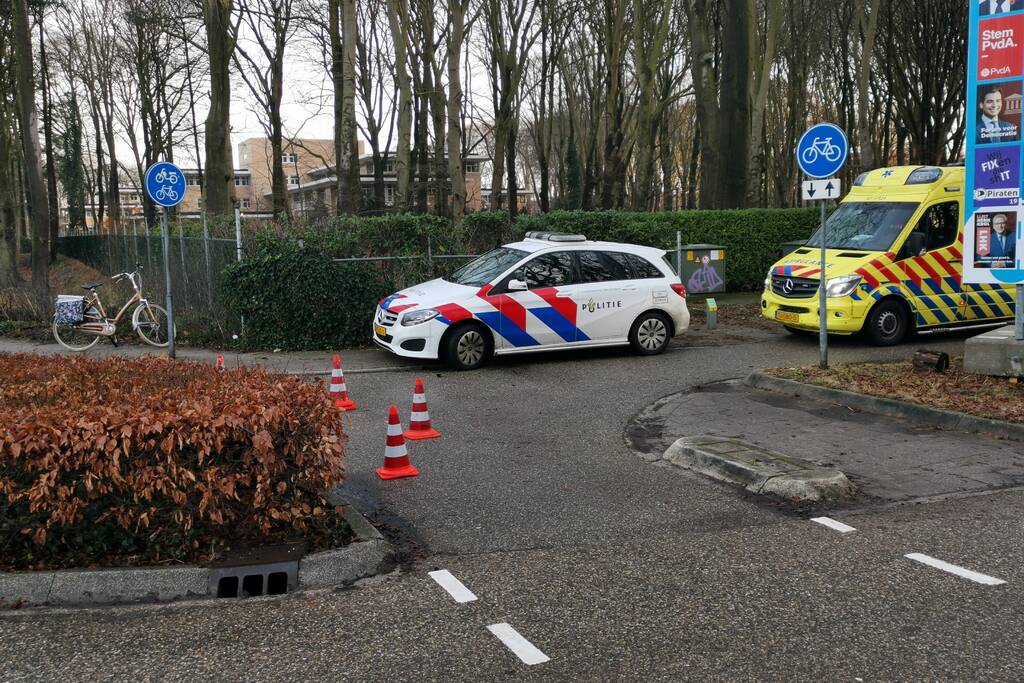 Twee fietsers gaan hard onderuit op glad fietspad