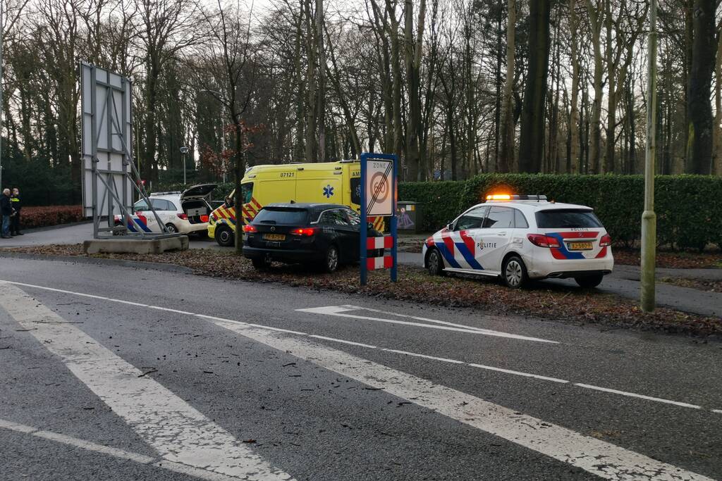 Twee fietsers gaan hard onderuit op glad fietspad