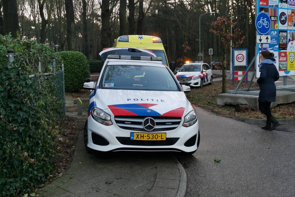 Twee fietsers gaan hard onderuit op glad fietspad