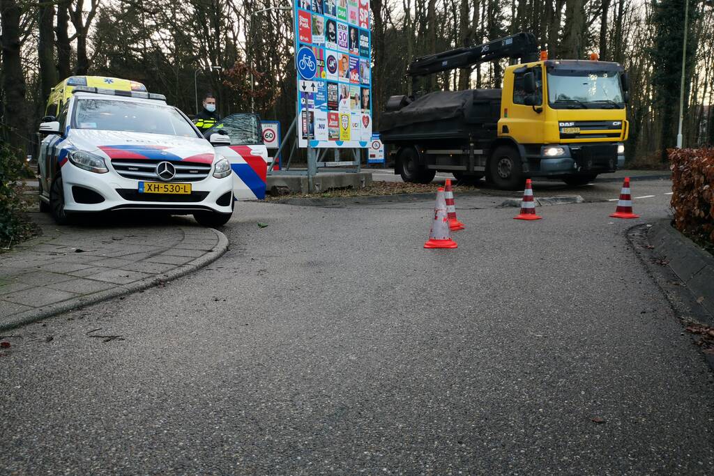 Twee fietsers gaan hard onderuit op glad fietspad
