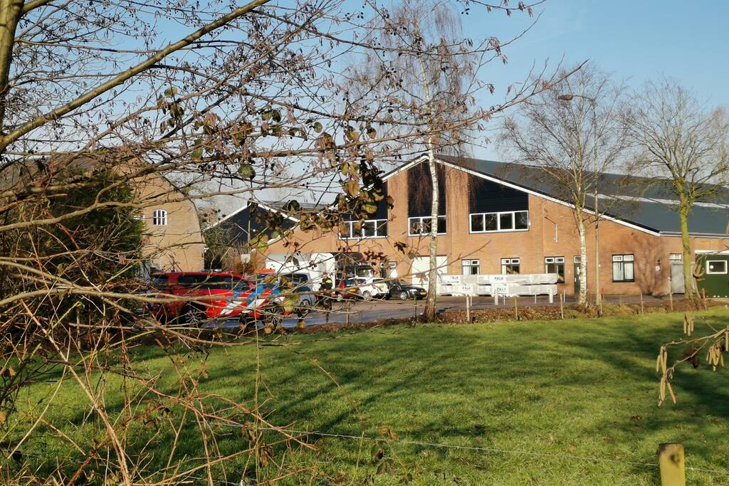 Drugslab in loods achter woning gevonden