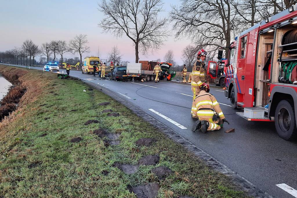 Twee gewonden bij frontale botsing