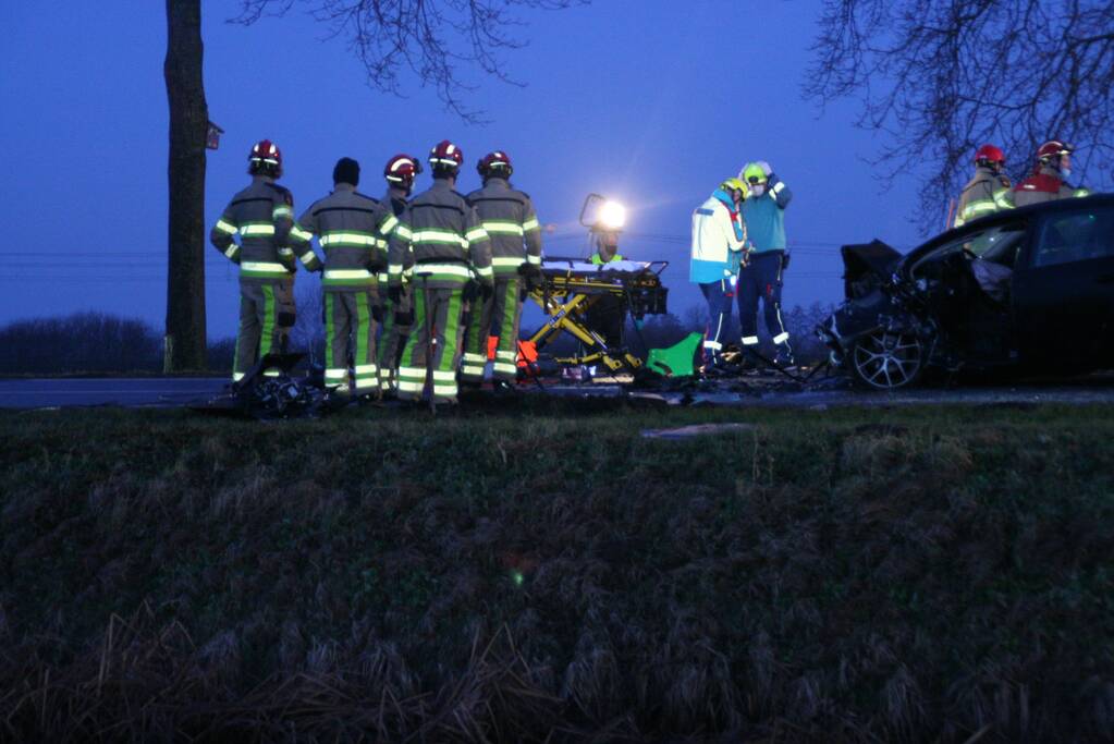 Twee gewonden bij frontale botsing