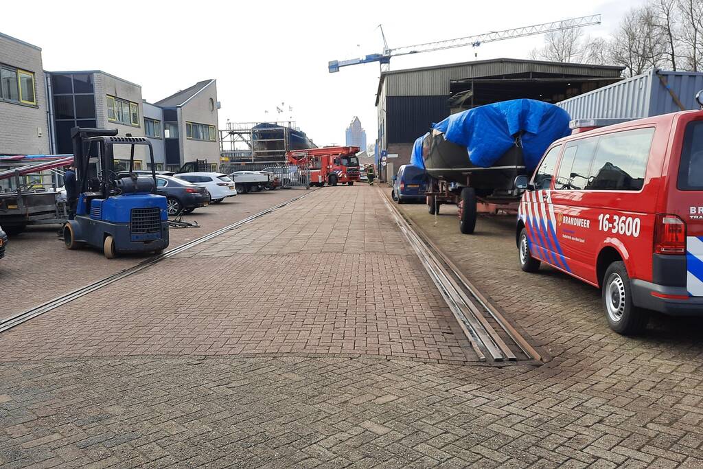 Brand in machinekamer van schip