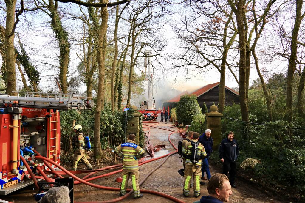 Woning Tom Coronel ontruimd door brand bij buren