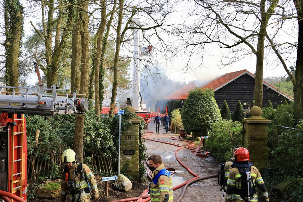 Woning Tom Coronel ontruimd door brand bij buren