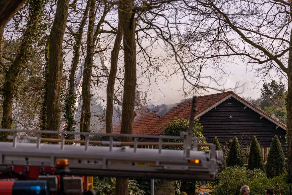 Woning Tom Coronel ontruimd door brand bij buren