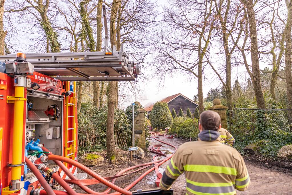 Woning Tom Coronel ontruimd door brand bij buren
