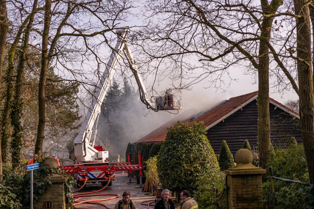 Woning Tom Coronel ontruimd door brand bij buren
