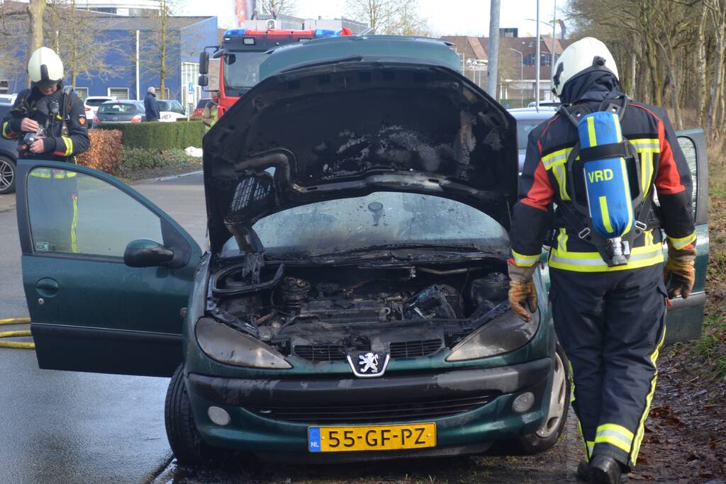 Auto door brand verwoest