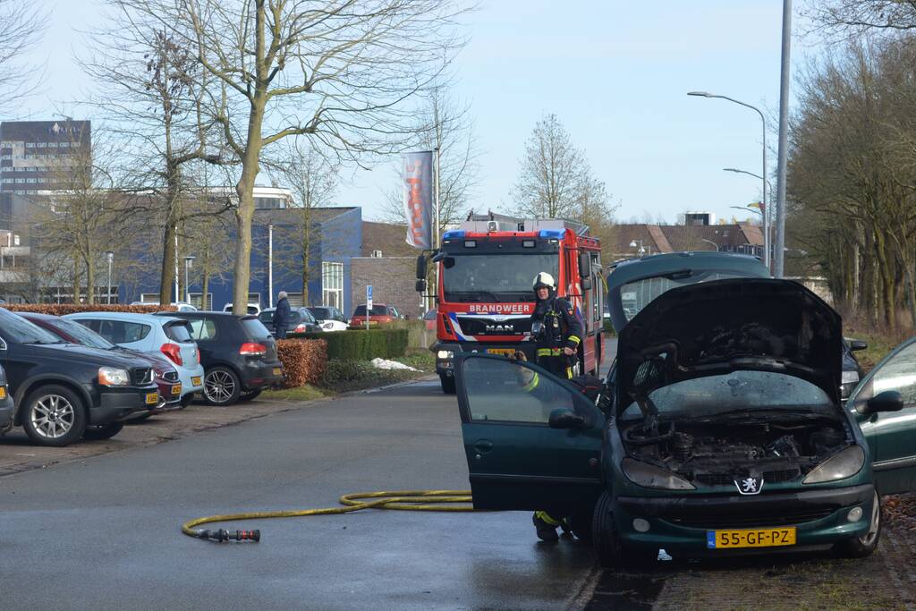 Auto door brand verwoest