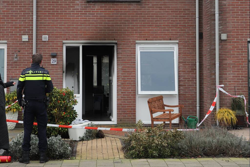 Brand na steekincident in woning