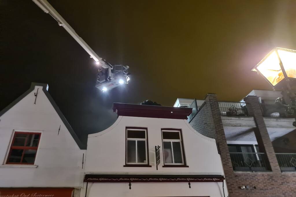 Veel rookontwikkeling bij brand in winkelpand