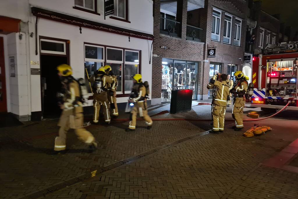 Veel rookontwikkeling bij brand in winkelpand