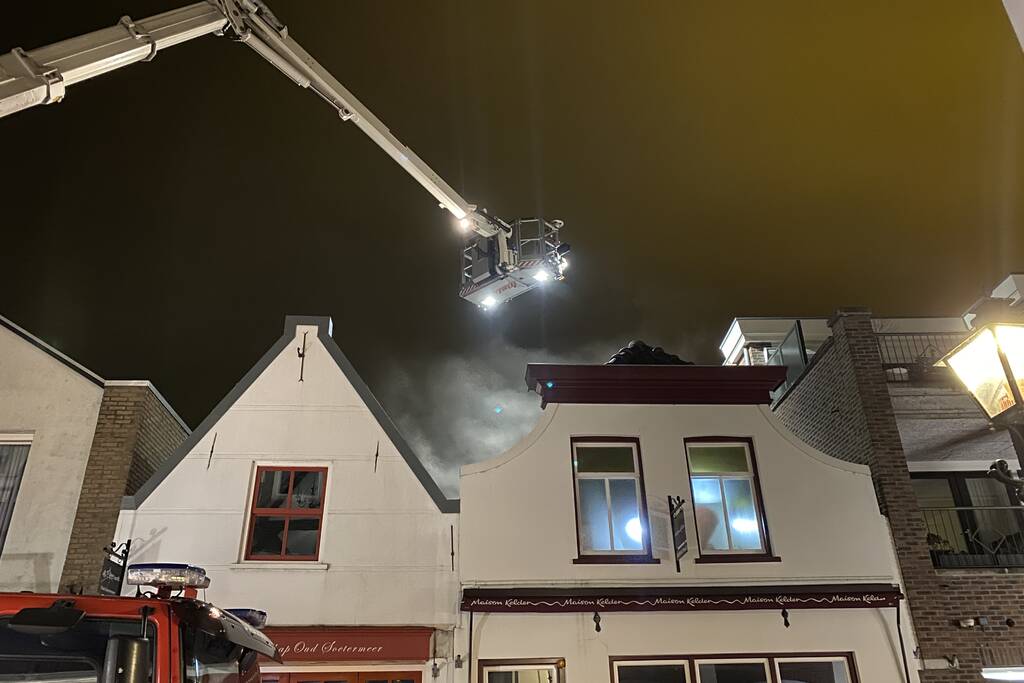 Veel rookontwikkeling bij brand in winkelpand