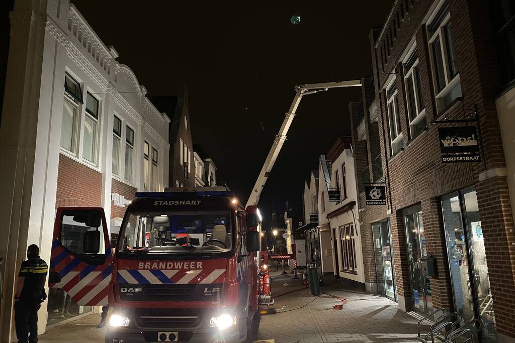 Veel rookontwikkeling bij brand in winkelpand
