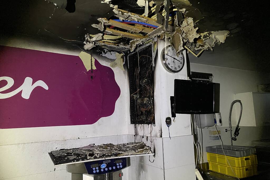 Veel rookontwikkeling bij brand in winkelpand