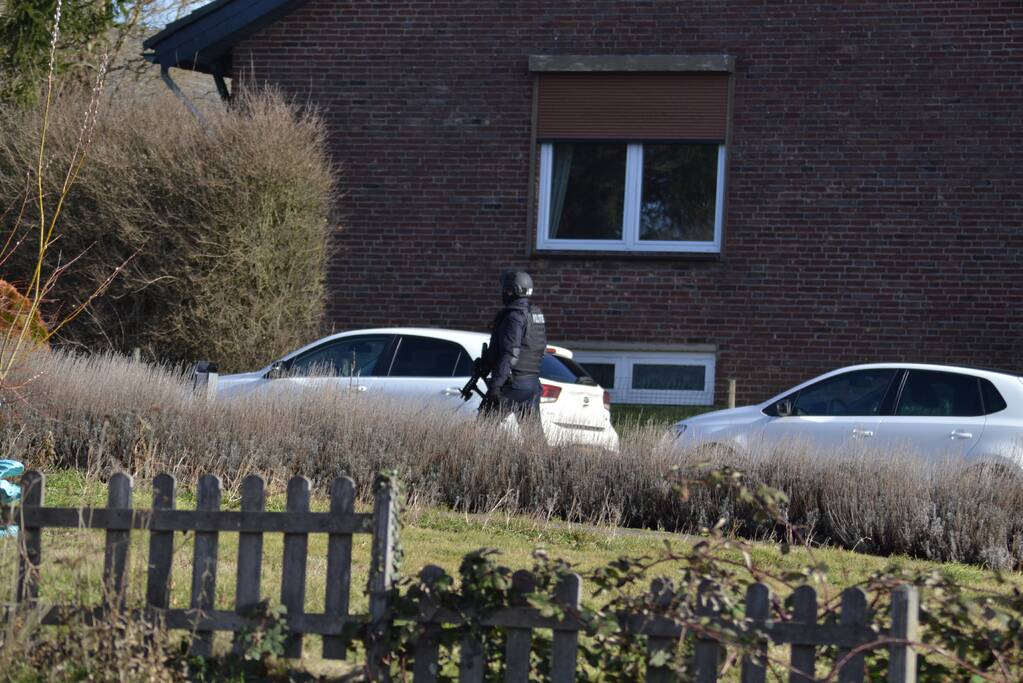 Beveiligingseenheid bewaakt gevonden drugslab