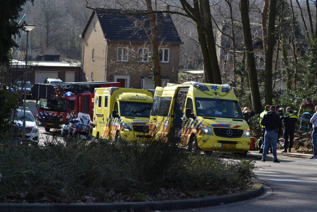 Persoon gewond tijdens snoeien van bomen