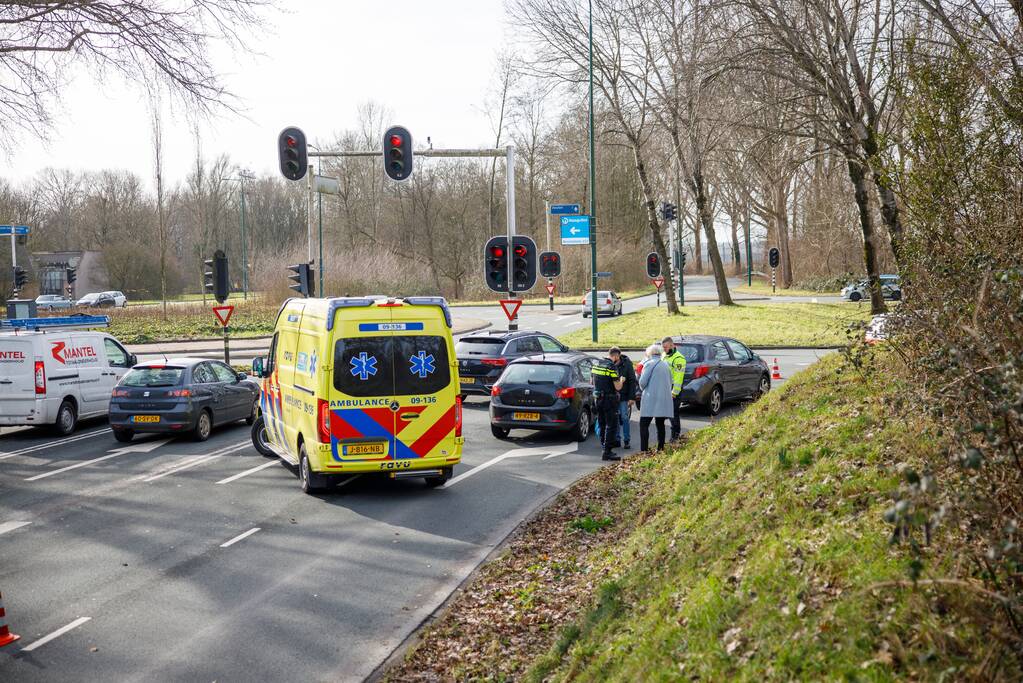 Kop-staart botsing voor stoplicht