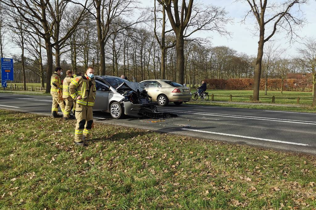 Veel schade bij botsing met taxibus