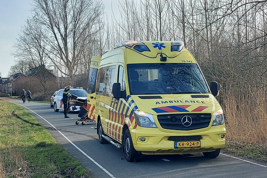 Persoon gewond na val met fiets