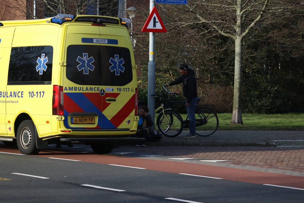 Fietser aangereden door auto