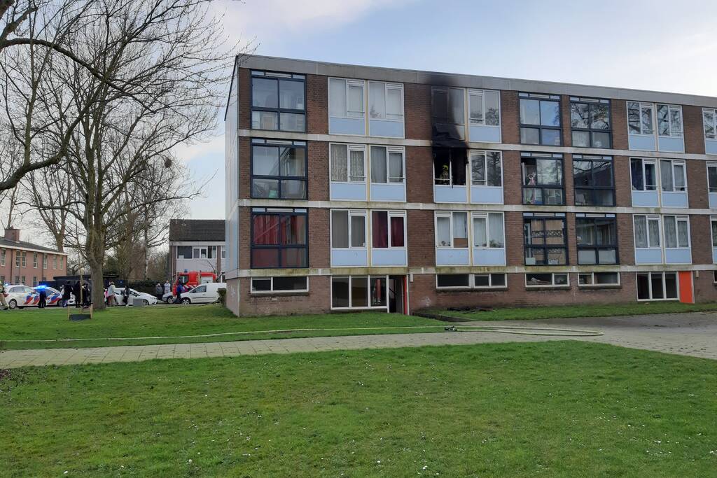 Veel schade bij brand in portiekwoning