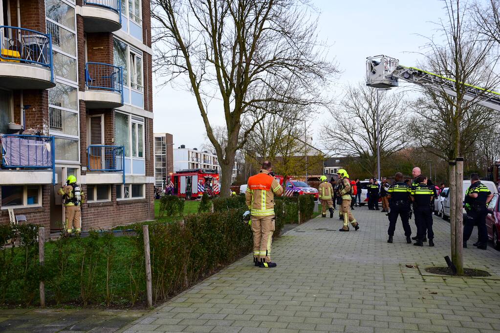 Veel schade bij brand in portiekwoning