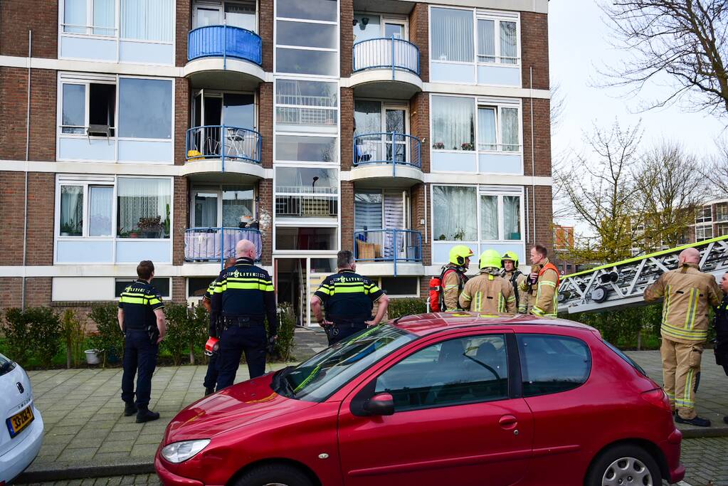 Veel schade bij brand in portiekwoning