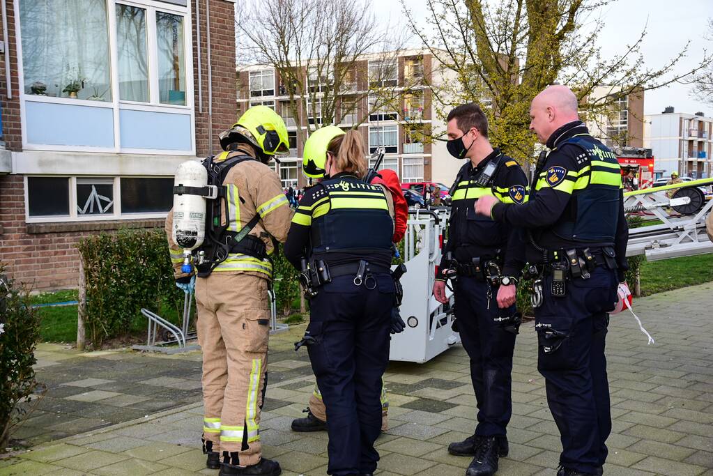 Veel schade bij brand in portiekwoning