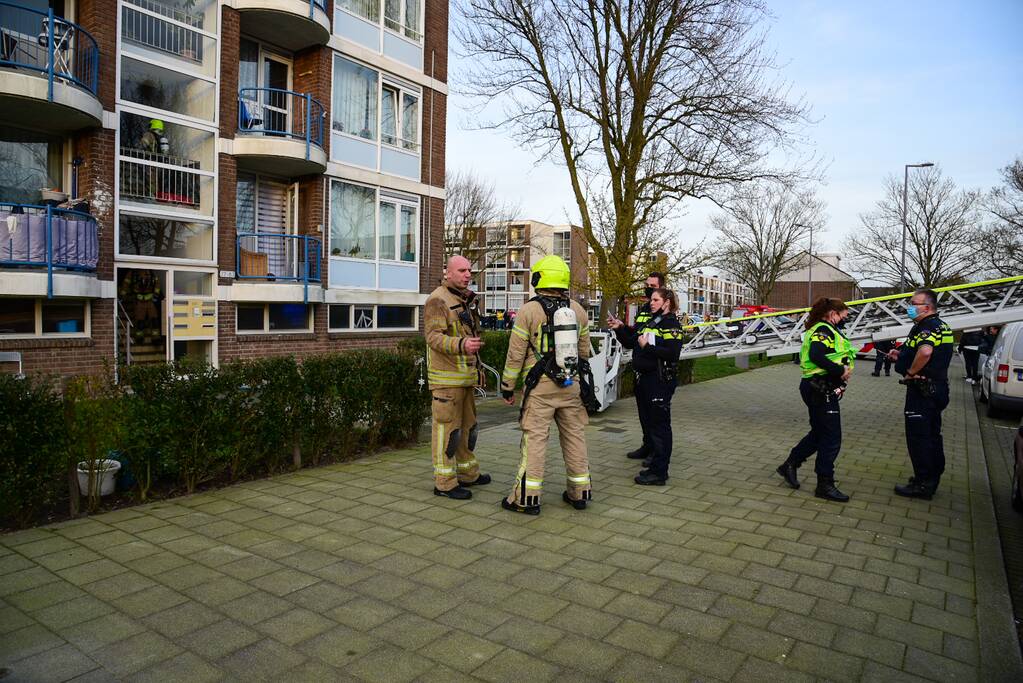 Veel schade bij brand in portiekwoning