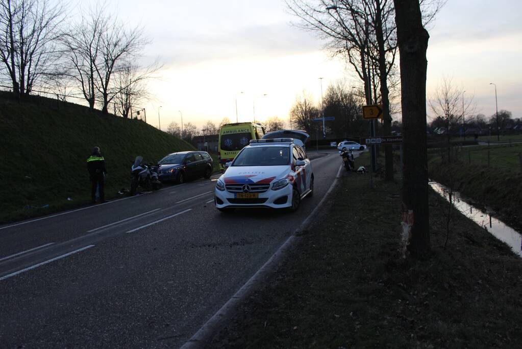 Motorrijder gewond bij botsing met boom