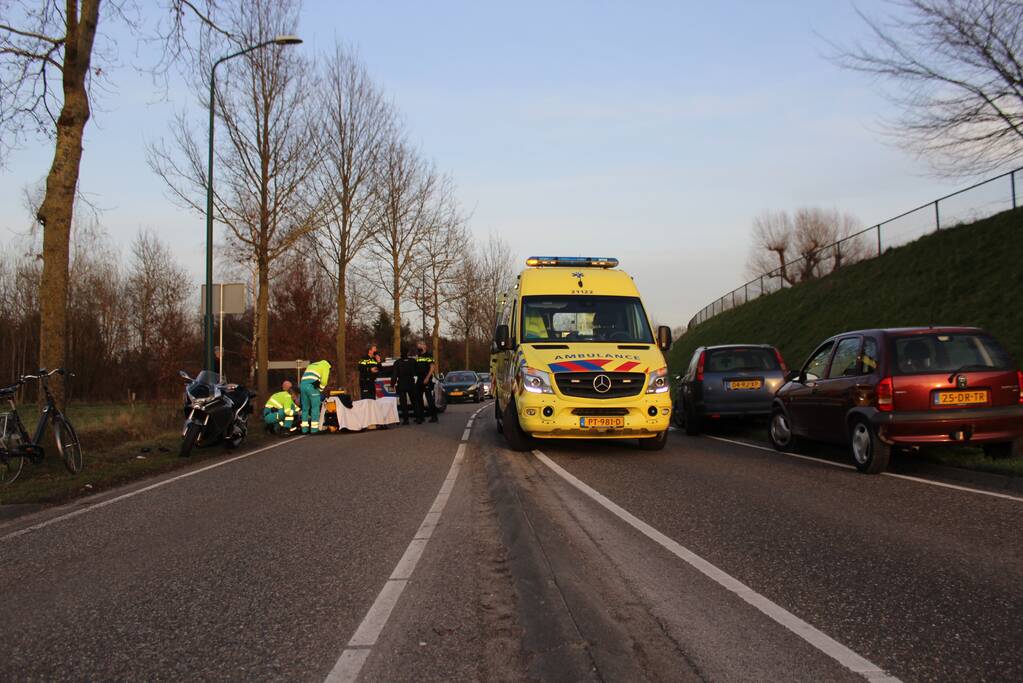Motorrijder gewond bij botsing met boom