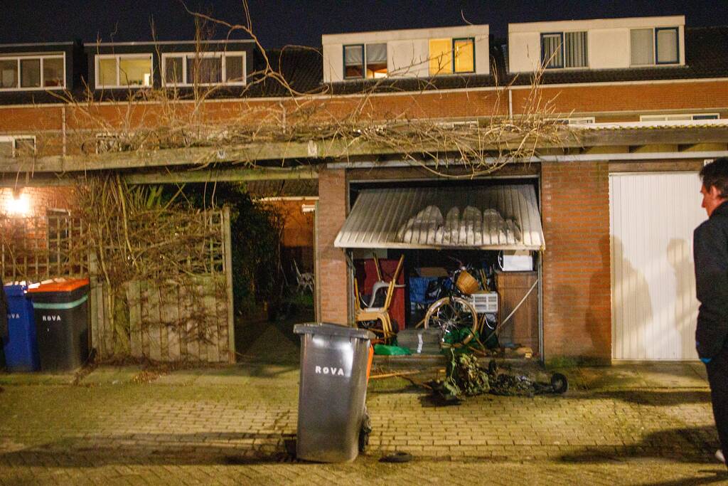 Meerdere papiercontainers in vlammen op