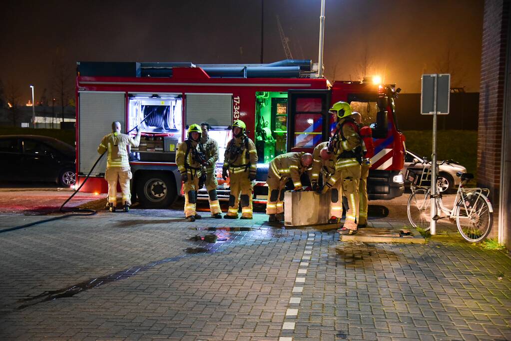 Frans voertuig rijdt in op loods