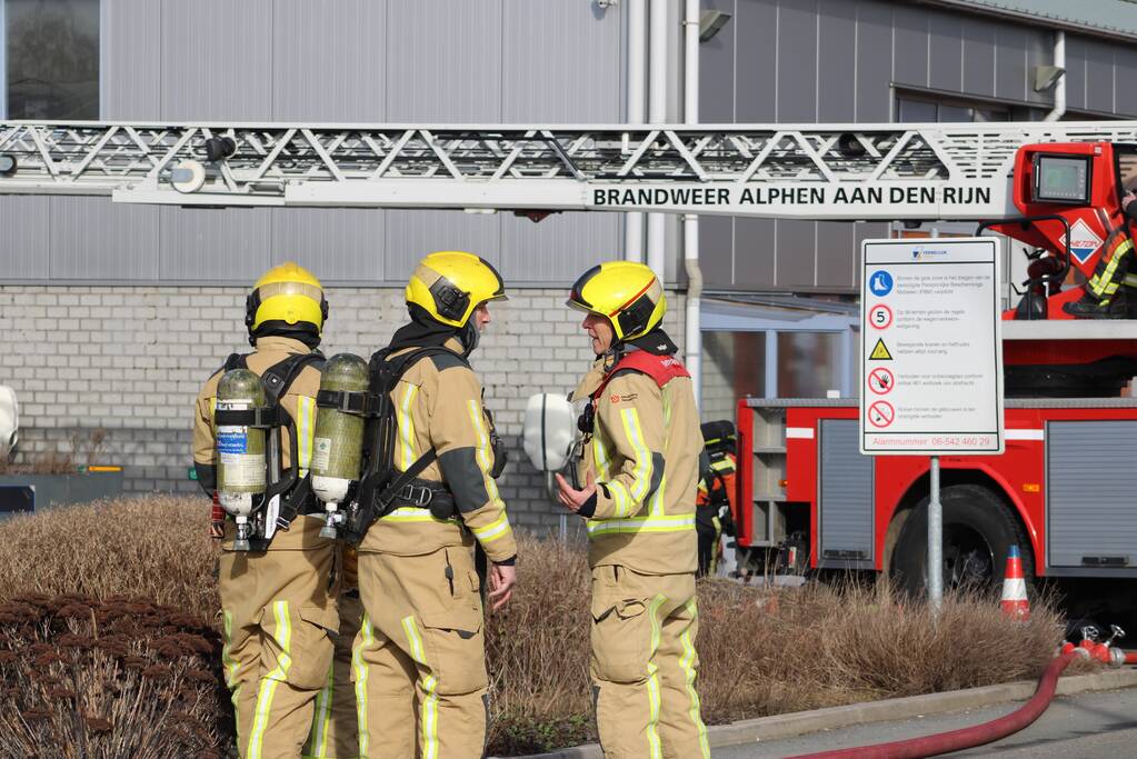 Enorme rookwolken bij grote brand