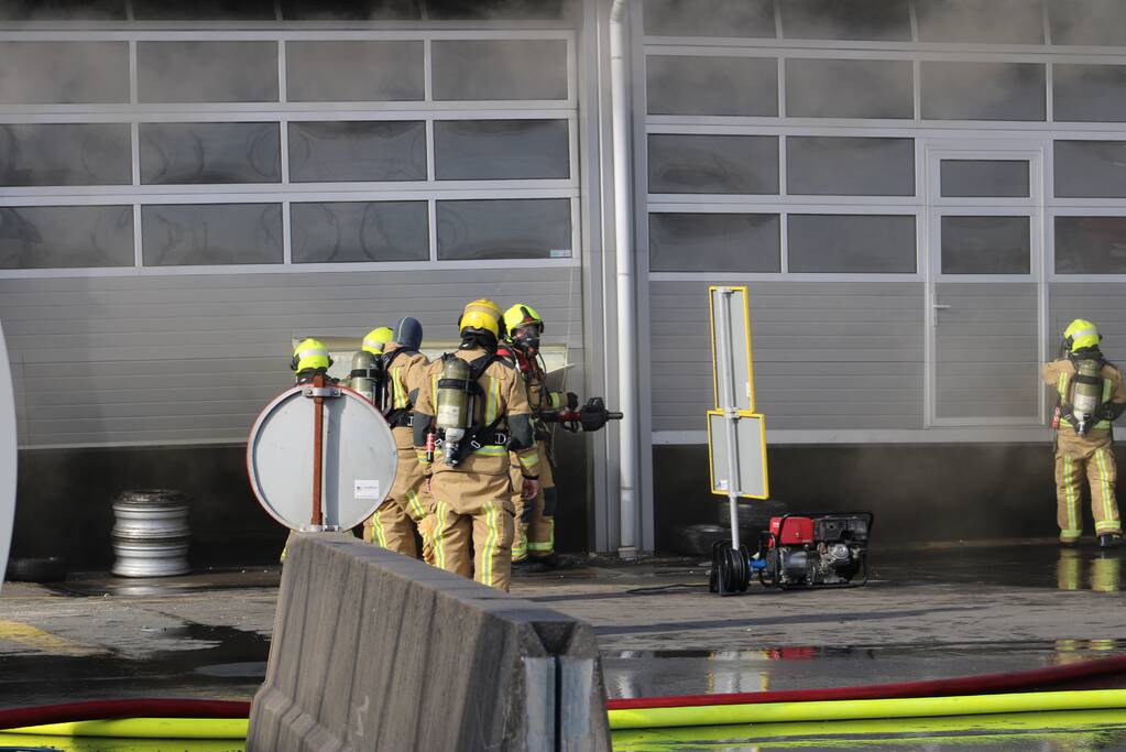 Enorme rookwolken bij grote brand