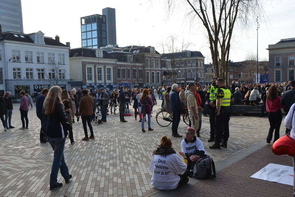 Viruswaanzin en ondernemers demonstreren tegen coronabeleid