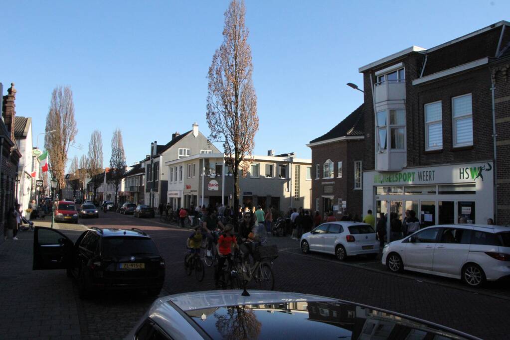 Lange rijen voor ijswinkel