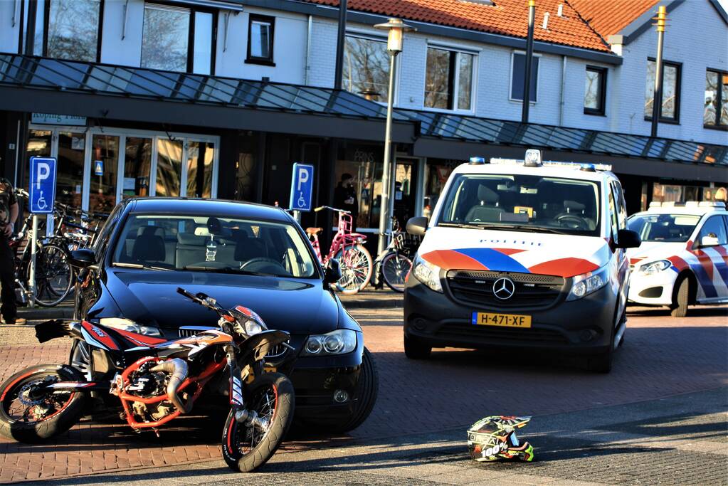 Ongeval tussen brommer en auto