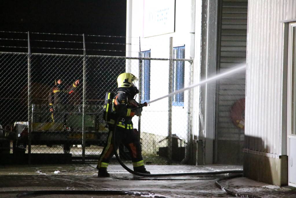 Grote uitslaande brand in fietsenzaak