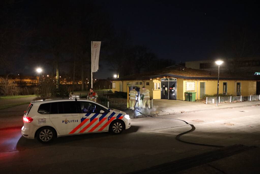 Boekenkast bij De Herberg Nieuwland in brand gestoken