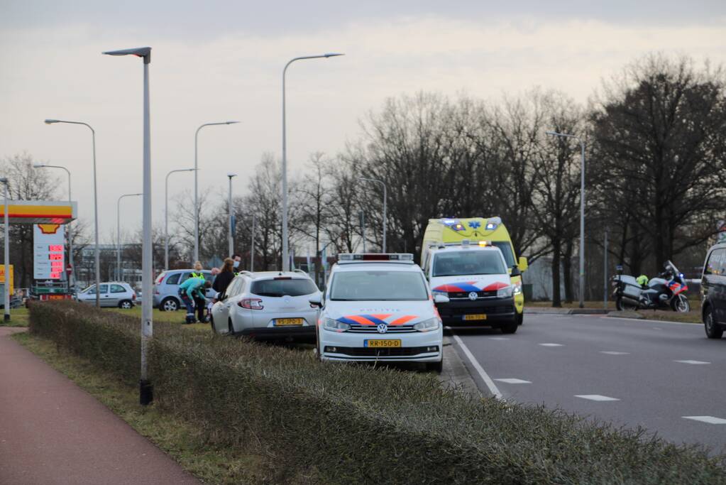 Wielrenster gewond bij botsing met auto